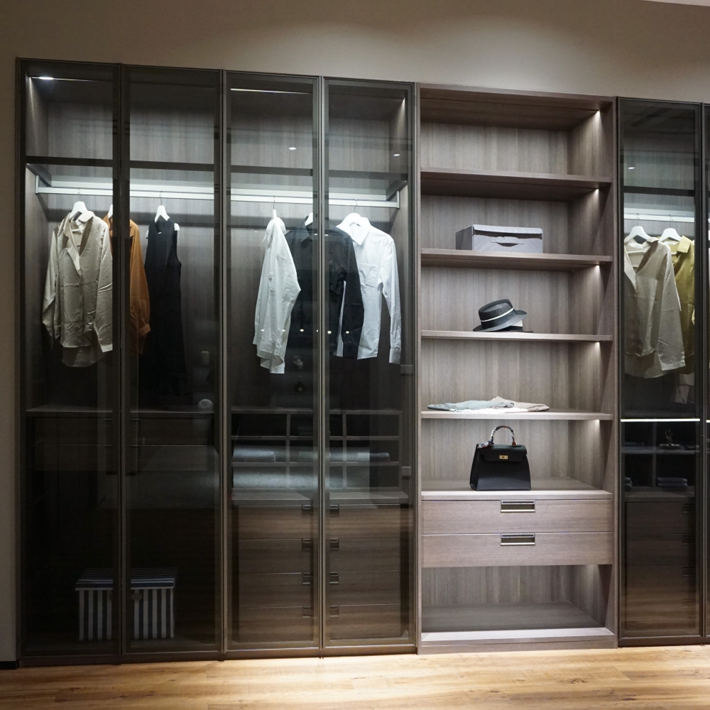 walk-in closet